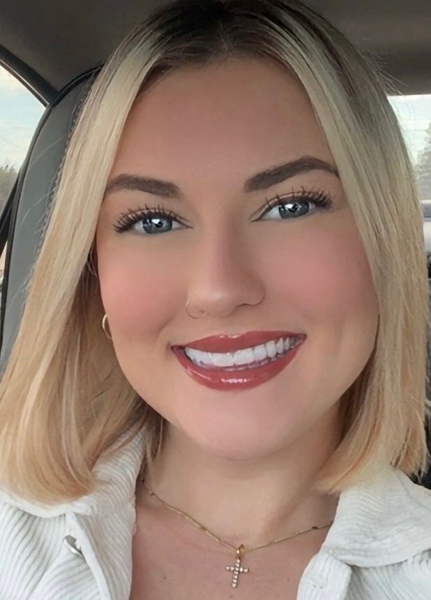 Portrait of Lexy, Stylist at Salon W in Lodi, California, specializing in color, balayage, keratin treatments